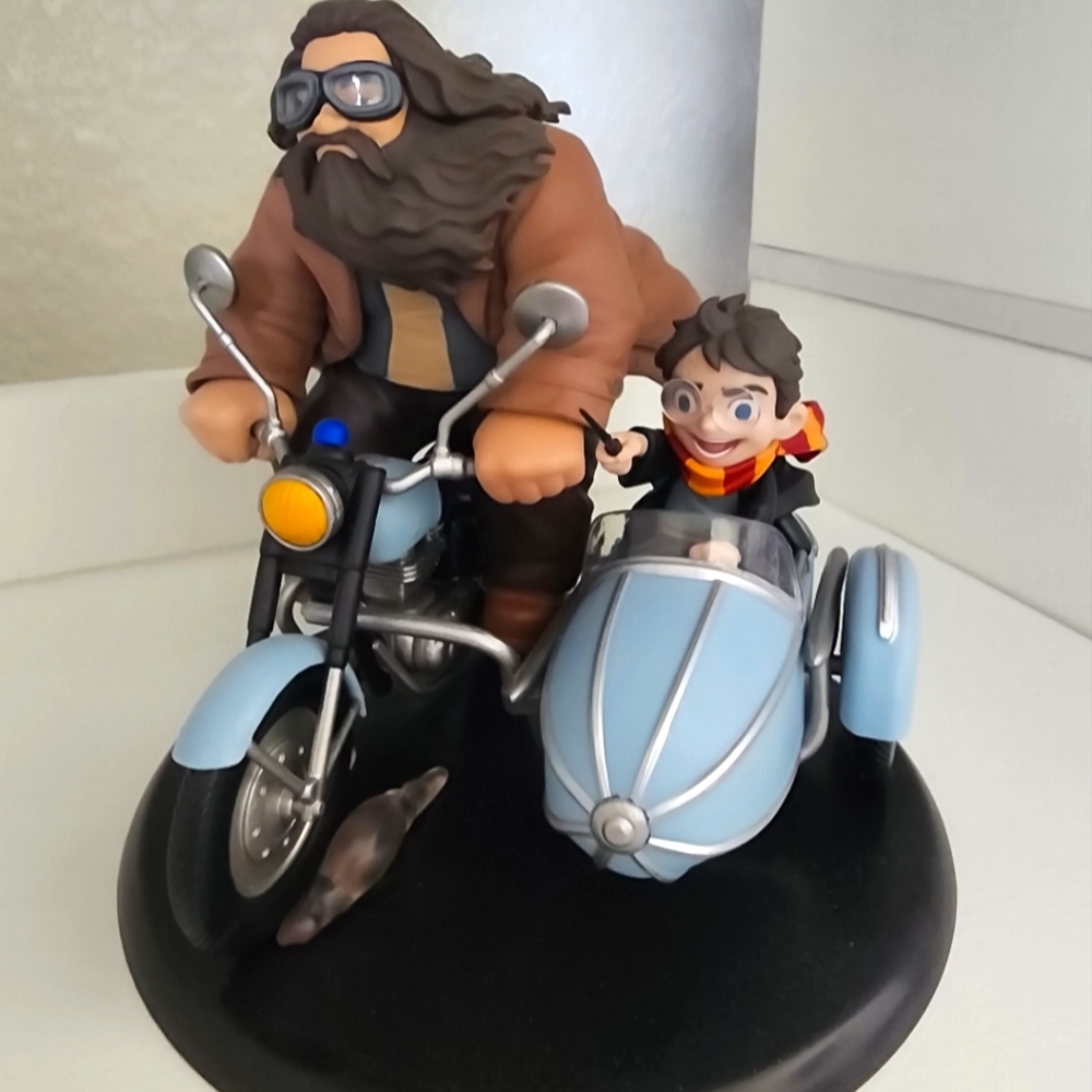 Harry Potter and Hagrid figurine